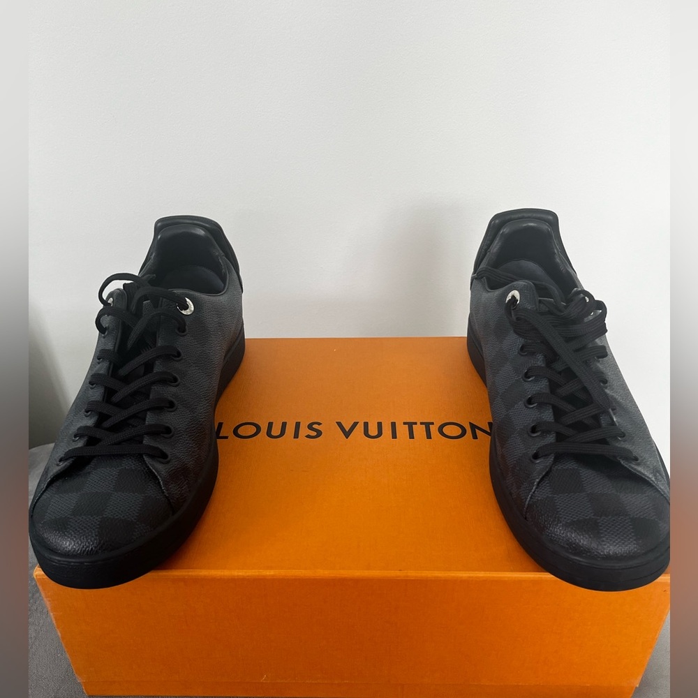 LOUIS VUITTON MENS SNEAKERS 
Damier Cobalt Frontrow Low Top size 8.5